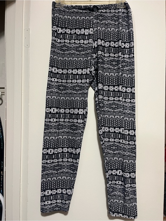 Ultra Flirt Pants - Ultra Flirt Women’s Soft Black & White Patterned Leggings